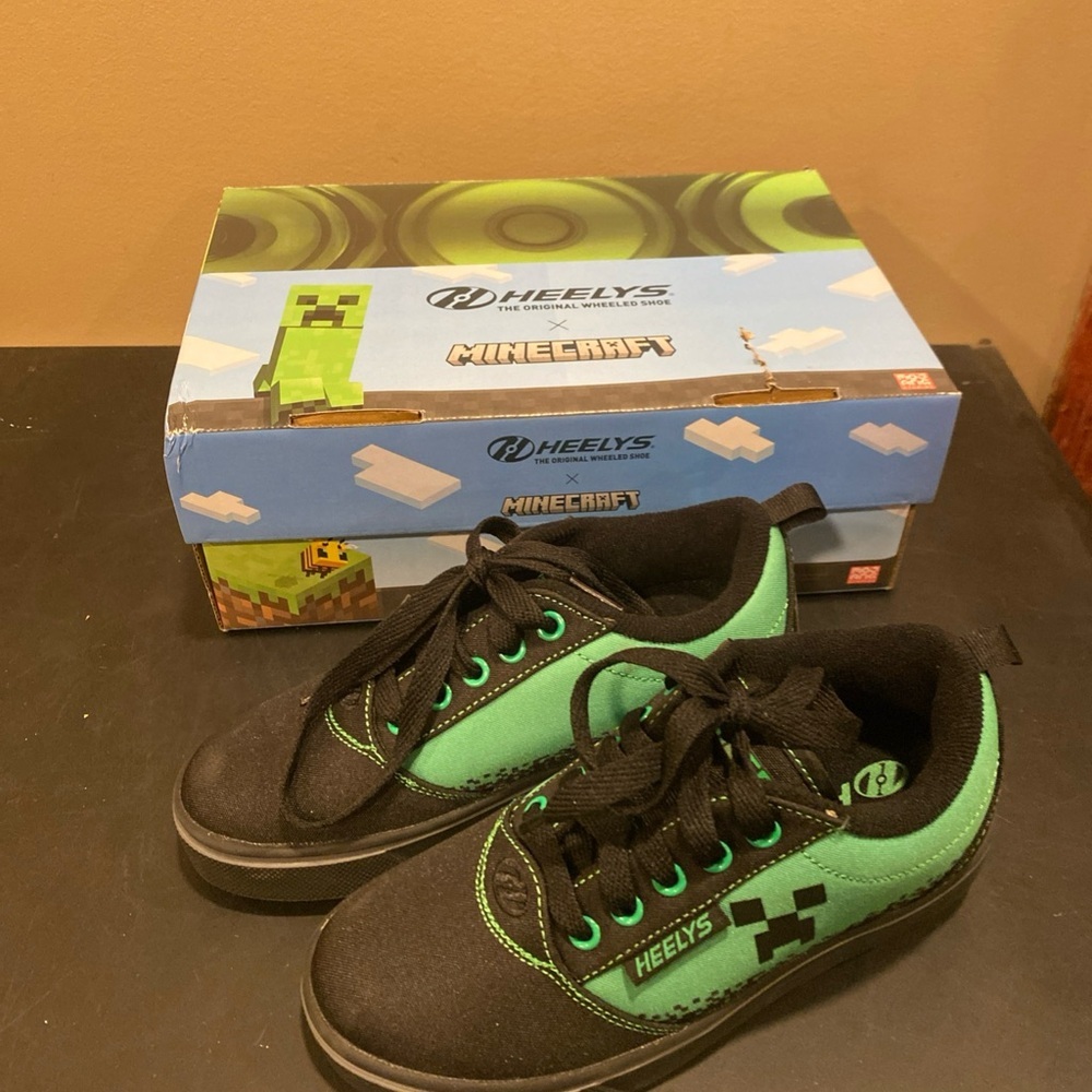 Heelys Black and Green Kids Sneakers